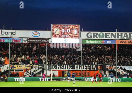 Volendam, pays-Bas. 04th Apr, 2024. Volendam - le score du match Eredivisie opposant FC Volendam contre Feyenoord au Kras Stadion le 4 avril 2024 à Volendam, pays-Bas. Crédit : Box to Box Pictures/Alamy Live News Banque D'Images