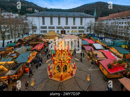 Marché de Noël Heidelberg sur la place de l'Université en face du bâtiment universitaire. Heidelberg, Allemagne, Europe Banque D'Images