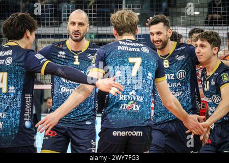 Milan, Italie. 03rd Apr, 2024. POWERVOLLEY MILANO pendant les éliminatoires - Allianz Milano vs Sir Susa Vim Perugia, match de volleyball Italien Serie A Men SuperLeague à Milan, Italie, 03 avril 2024 crédit : Agence photo indépendante/Alamy Live News Banque D'Images