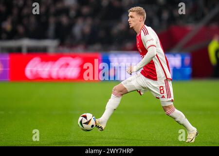 Amsterdam, pays-Bas. 04th Apr, 2024. AMSTERDAM, PAYS-BAS - 4 AVRIL : Kenneth Taylor de l'AFC Ajax court avec le ballon lors du match néerlandais Eredivisie entre l'AFC Ajax et Go Ahead Eagles au Johan Cruijff Arena le 4 avril 2024 à Amsterdam, pays-Bas. (Photo de René Nijhuis/Orange Pictures) crédit : Orange pics BV/Alamy Live News Banque D'Images