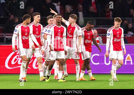 Amsterdam, pays-Bas. 04th Apr, 2024. AMSTERDAM, PAYS-BAS - 4 AVRIL : Anton Gaaei de l'AFC Ajax célèbre après avoir marqué le premier but de son équipe, Ahmetcan Kaplan de l'AFC Ajax, Kristian Hlynsson de l'AFC Ajax, Jorrel Hato de l'AFC Ajax, Steven Bergwijn lors du match néerlandais Eredivisie entre l'AFC Ajax et Go Ahead Eagles à la Johan Cruijff Arena le 4 avril 2024 à Amsterdam, pays-Bas. (Photo de Henny Meyerink/BSR Agency) crédit : BSR Agency/Alamy Live News Banque D'Images