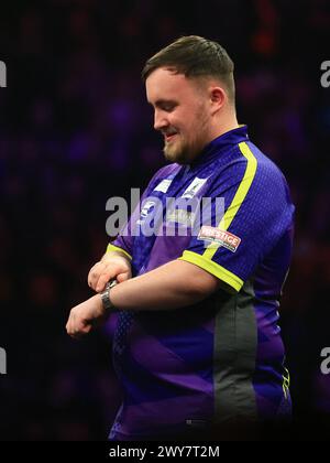 Manchester, Royaume-Uni. 04th Apr, 2024. Nathan Aspinall lors de la BetMGM premier League Darts 2024, nuit 10, Manchester à AO Arena, Manchester, Angleterre, Royaume-Uni le 4 avril 2024 crédit : Every second Media/Alamy Live News Banque D'Images