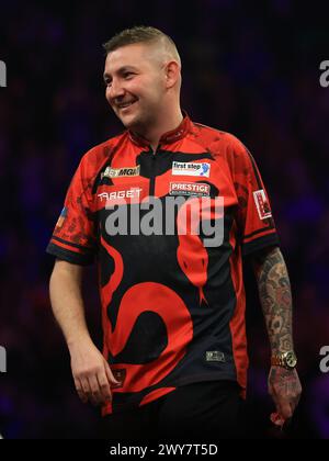 Manchester, Royaume-Uni. 04th Apr, 2024. Nathan Aspinall lors de la BetMGM premier League Darts 2024, nuit 10, Manchester à AO Arena, Manchester, Angleterre, Royaume-Uni le 4 avril 2024 crédit : Every second Media/Alamy Live News Banque D'Images