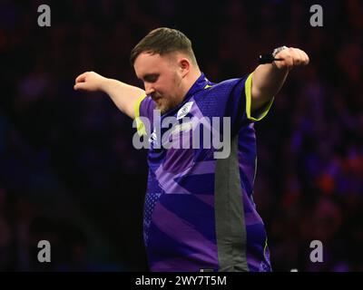 Manchester, Royaume-Uni. 04th Apr, 2024. Nathan Aspinall lors de la BetMGM premier League Darts 2024, nuit 10, Manchester à AO Arena, Manchester, Angleterre, Royaume-Uni le 4 avril 2024 crédit : Every second Media/Alamy Live News Banque D'Images