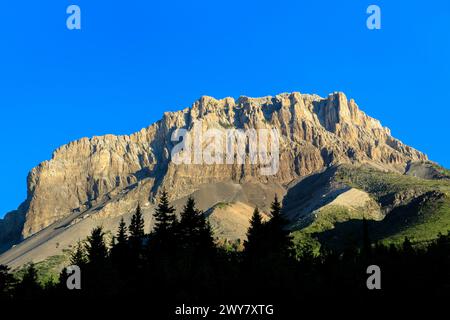 mont frazier au-dessus du canyon des feuilles noires le long du front de montagne rocheux près de bynum, montana Banque D'Images