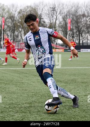 AMSTERDAM - Edwin Soto de CF Pachuca U17 lors du match Ajax future Cup 2024 entre CF Pachuca O17 et FC Nordsjaelland O17 au complexe sportif de Toekomst le 1er avril 2024 à Amsterdam, pays-Bas. ANP | Hollandse Hoogte | GERRIT VAN COLOGNE Banque D'Images