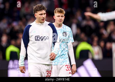 Amsterdam, pays-Bas. 04th Apr, 2024. AMSTERDAM, PAYS-BAS - 4 AVRIL : Mika Godts de l'AFC Ajax se réchauffe lors du match néerlandais Eredivisie entre l'AFC Ajax et Go Ahead Eagles à la Johan Cruijff Arena le 4 avril 2024 à Amsterdam, pays-Bas. (Photo de Henny Meyerink/BSR Agency) crédit : BSR Agency/Alamy Live News Banque D'Images