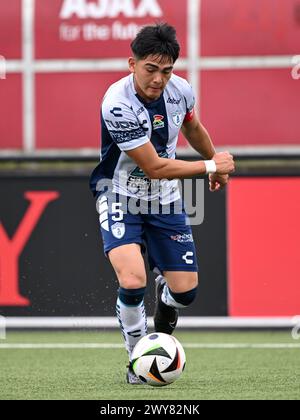 AMSTERDAM - Edwin Soto de CF Pachuca U17 lors du match Ajax future Cup 2024 entre CF Pachuca O17 et FC Nordsjaelland O17 au complexe sportif de Toekomst le 1er avril 2024 à Amsterdam, pays-Bas. ANP | Hollandse Hoogte | GERRIT VAN COLOGNE Banque D'Images