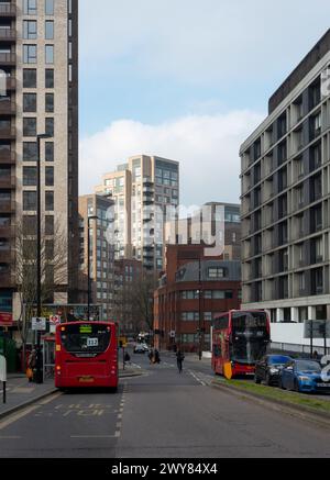 East Croydon, Londres, Royaume-Uni - 9 mars 2024 Urban Street perspective Banque D'Images