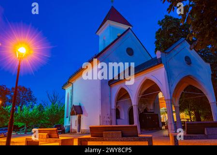 Vue de nuit sur l'église de Nouveau Sebastian, Fabian et Roch à Pungart à kranj, Slovénie Banque D'Images