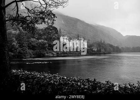 Abbaye de Kylemore par temps pluvieux Banque D'Images