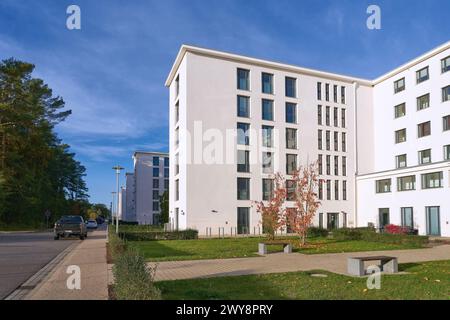 Bâtiments achevés de l'ancien KdF, Kraft durch Freude, station balnéaire Prora, Koloss de Prora, dont les travaux de construction ont commencé en 1936 Banque D'Images