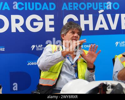 Juan Jose Salmon, PDG de Lima Airport Partners (LAP), l'opérateur de l'aéroport international Jorge Chávez, donne une conférence de presse pour informer sur l'avancement des nouvelles installations, toujours en construction, de l'agrandissement de l'aéroport international Jorge Chavez, qui comprend une deuxième piste et une ville aéroportuaire. Le projet nécessite un investissement de 2,0 milliards de dollars et devrait être opérationnel d'ici décembre 2024 Banque D'Images