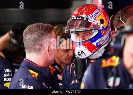 Suzuka, Japon. 05th Apr, 2024. Max Verstappen (NLD) Red Bull Racing avec Christian Horner (GBR) Red Bull Racing Team principal. 05.04.2024. Championnat du monde de formule 1, route 4, Grand Prix du Japon, Suzuka, Japon, journée d'entraînement. Le crédit photo devrait se lire : XPB/Alamy Live News. Banque D'Images