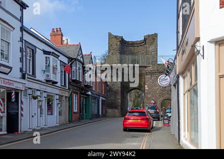 Maisons, rue, porte de ville, Conwy, pays de Galles, grande-Bretagne Banque D'Images