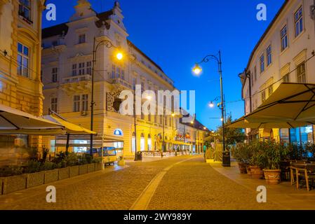 Sibiu, Roumanie, 14 août 2023 : coucher de soleil dans une rue de Sibiu, Roumanie Banque D'Images