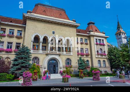 Targu Mures, Roumanie, 18 août 2023 : Hôtel de ville dans la ville roumaine Targu Mures Banque D'Images
