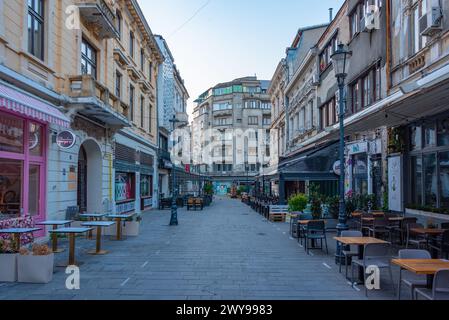 Bucarest, Roumanie, 21 août 2023 : lever du soleil dans la vieille ville de Bucarest, Roumanie Banque D'Images