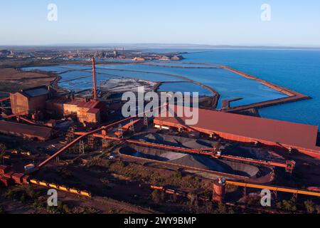 Paysage industriel au traitement de boulettes de minerai de fer fonderie à Whyalla Australie du Sud Banque D'Images