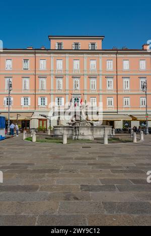 Trieste, Italie, 21 juin 2023 : fontaine sur la place Piazza del Ponterosso dans la ville italienne de Trieste Banque D'Images