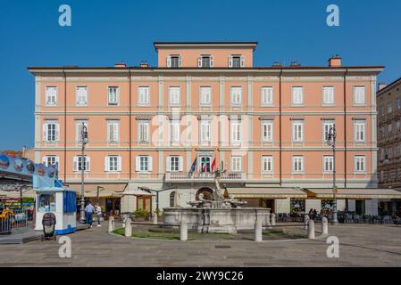 Trieste, Italie, 21 juin 2023 : fontaine sur la place Piazza del Ponterosso dans la ville italienne de Trieste Banque D'Images