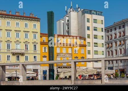 Trieste, Italie, 21 juin 2023 : Piazza Carlo Goldoni dans la ville italienne de Trieste Banque D'Images