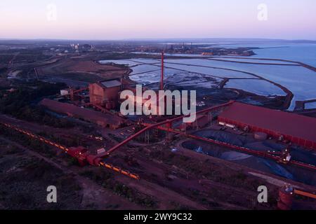 Paysage industriel au traitement de boulettes de minerai de fer fonderie à Whyalla Australie du Sud Banque D'Images