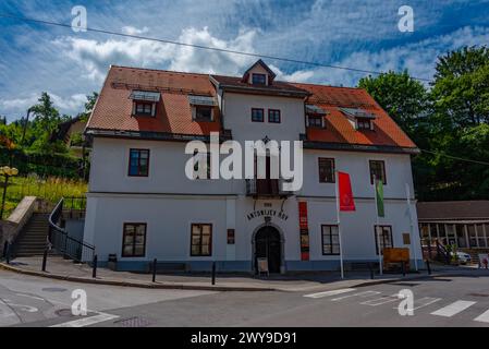 Idrija, Slovénie, 28 juin 2023 : entrée au Musée de la mine de puits Anthony à Idrija, Slovénie Banque D'Images