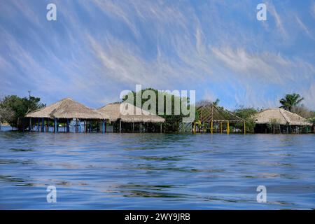Huttes de plage inondées, Alter do Chao Beach, rivière Tapajos, para State, Brésil, Amérique du Sud Copyright : G&MxTherin-Weise 1131-2005 Banque D'Images