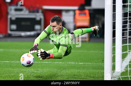 Football, Allemagne, hommes, saison 2023/2024, demi-finale de la DFB Cup, BayArena Leverkusen, Bayer Leverkusen - Fortuna Düsseldorf ; Matej Kovar (LEV) Banque D'Images