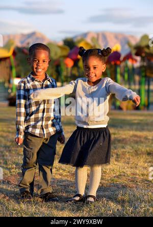 Enfants jouant dans un parc à Las Vegas, Nevada. Banque D'Images