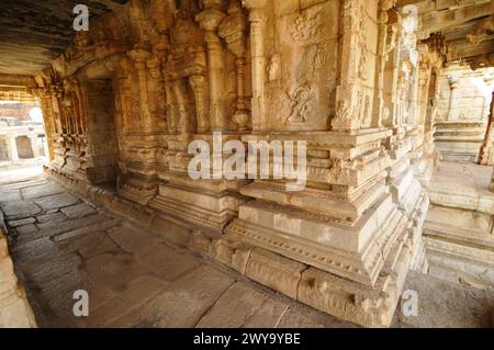 Mandapa dans un temple Vishnu Virukpaksha, Hampi, site du patrimoine mondial de l'UNESCO, Karnataka, Inde, Asie Copyright : MichaelxSzafarczyk 1235-1459 Banque D'Images