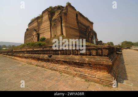 Pagode inachevée de Mingun, près de Mandalay, district de Sagaing, Myanmar, Asie Copyright : MichaelxSzafarczyk 1235-1553 Banque D'Images