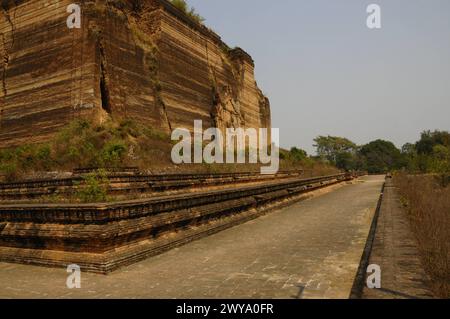 Pagode inachevée de Mingun, près de Mandalay, district de Sagaing, Myanmar, Asie Copyright : MichaelxSzafarczyk 1235-1563 Banque D'Images