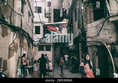 Photographie de la vie de rue dynamique du camp de réfugiés de Sabra-Shatila au Liban Banque D'Images