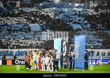 Marseille, France. 31 mars 2024. MARSEILLE, FRANCE - MARS 31 : équipe de Marseille et équipe du PSG lors du match de Ligue 1 Uber Eats entre l'Olympique de Marseille et le Paris Saint-Germain à Orange Vélodrome le 31 mars 2024 à Marseille, France. (Photo Matthieu Mirville/Agence BSR) crédit : Agence BSR/Alamy Live News Banque D'Images