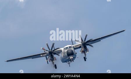 MER DE CHINE MÉRIDIONALE (27 mars 2024) Hawkeye E-2D, affecté aux « Liberty Bells » du Carrier Airborne Early Warning Squadron (VAW) 115 Banque D'Images