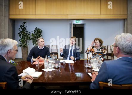 LA HAYE - Kim Putters (président du SER), Ingrid Thijssen (présidente du VNO-NCW) et Tuur Elzinga (président du FNV) avant le début d'une conversation avec les informateurs Elbert Dijkgraaf et Richard van Zwol. ANP KOEN VAN WEEL pays-bas Out - belgique Out Banque D'Images