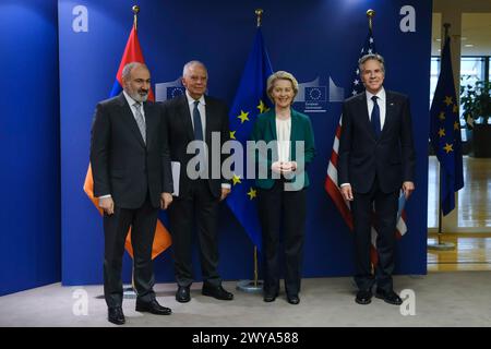 Bruxelles, Belgique. 05th Apr, 2024. Le secrétaire d'État américain Antony Blinken, la présidente de la Commission européenne Ursula von der Leyen, le vice-président de la Commission européenne Josep Borrell et le premier ministre Nikol Pashinyan posent pour une photo, à Bruxelles, en Belgique, le 5 avril 2024. Crédit : ALEXANDROS MICHAILIDIS/Alamy Live News Banque D'Images