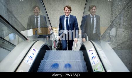 LA HAYE - Kim Putters (président du SER) et Tuur Elzinga (président du FNV) avant le début d'une conversation avec les informateurs Elbert Dijkgraaf et Richard van Zwol. ANP KOEN VAN WEEL pays-bas Out - belgique Out Banque D'Images