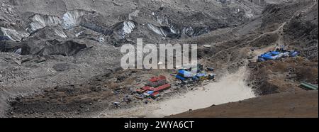 Glacier de Khumbu et Gorak Shep, dernière place avant le camp de base de l'Everest, Népal. Banque D'Images