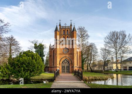 Die katholische Kirche préparation Helena und Andreas im Schlosspark Ludwigslust, Mecklenburg-Vorpommern, Deutschland | les catholiques Helena et Andreas Banque D'Images