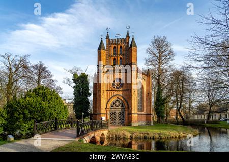 Die katholische Kirche préparation Helena und Andreas im Schlosspark Ludwigslust, Mecklenburg-Vorpommern, Deutschland | les catholiques Helena et Andreas Banque D'Images