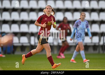 Tubize, Belgique. 04th Apr, 2024. Luna Vanzeir (10 ans) de Belgique photographiée lors d'un match amical de football entre les équipes nationales féminines de moins de 23 ans de Belgique et d'Espagne le jeudi 4 avril 2024 à Tubize, Belgique . Crédit : Sportpix/Alamy Live News Banque D'Images