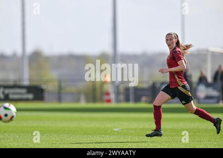 Tubize, Belgique. 04th Apr, 2024. Fran Meersman (5) de Belgique photographiée lors d'un match amical de football entre les équipes nationales féminines de moins de 23 ans de Belgique et d'Espagne le jeudi 4 avril 2024 à Tubize, Belgique . Crédit : Sportpix/Alamy Live News Banque D'Images