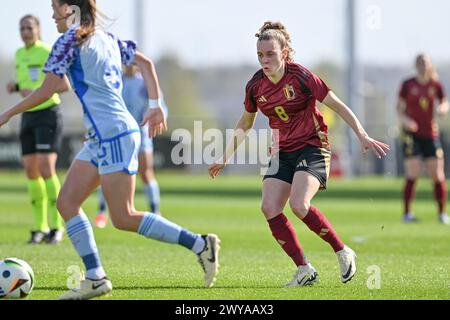 Tubize, Belgique. 04th Apr, 2024. Alixe Bosteels (8) de Belgique photographiée lors d'un match amical de football entre les équipes nationales féminines de moins de 23 ans de Belgique et d'Espagne le jeudi 4 avril 2024 à Tubize, Belgique . Crédit : Sportpix/Alamy Live News Banque D'Images