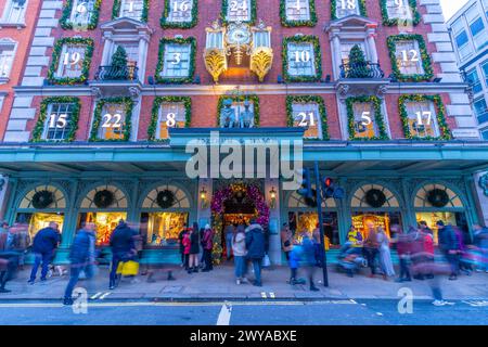 Vue de Fortnum et Mason s à Noël à Piccadilly, Westminster, Londres, Angleterre, Royaume-Uni, Europe Copyright : FrankxFell 844-32658 Banque D'Images