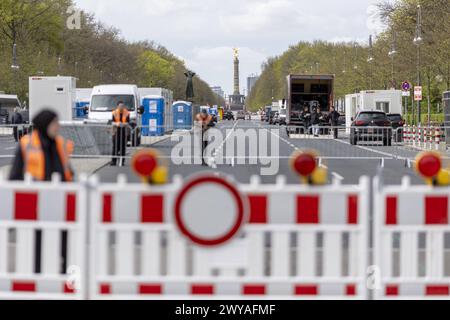 Derzeit kommt es aufgrund des AM 7. Avril 2024 stattfindenden Berliner Halbmarathons zu Strassensperren, wie hier auf der Strasse des 17. Juni am Grossen Stern à Berlin, 05.04.2024. Berlin Deutschland *** il y a actuellement des fermetures de routes en raison du semi-marathon de Berlin qui aura lieu le 7 avril 2024, comme ici sur la Strasse des 17 Juni au Grossen Stern à Berlin, 05 04 2024 Berlin Allemagne Copyright : xLorenzxHuterxphotothek.dex Banque D'Images