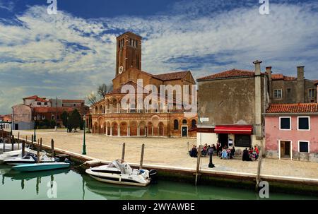 Murano et sa Basilica di Santa Maria e Donato Banque D'Images