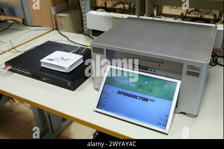 Outils d'analyse et de surveillance FTTH (Fiber-to-the-home) de GponDoctor, analyseur de réseau de fibre optique pour identifier les anomalies dans les communications entre les opérateurs et les foyers des clients, Electronics Lab, Tecnalia Research & innovation, Zamudio, Bizkaia, Euskadi, Espagne. Banque D'Images